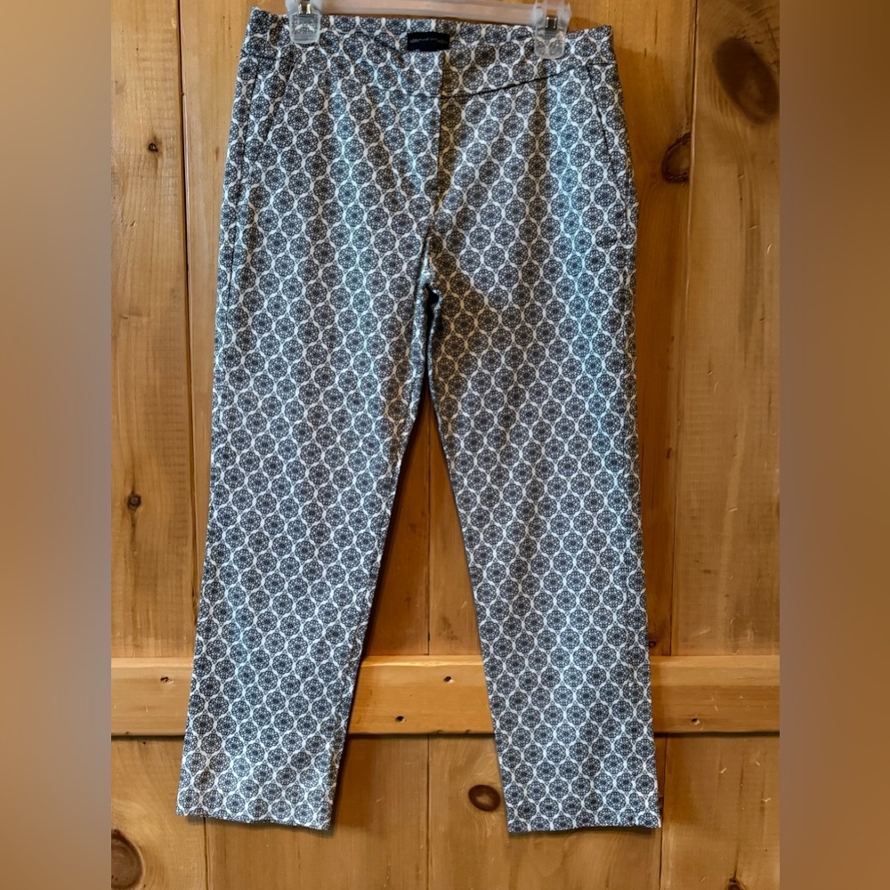 Adrienne Vittadini cropped pants size 6